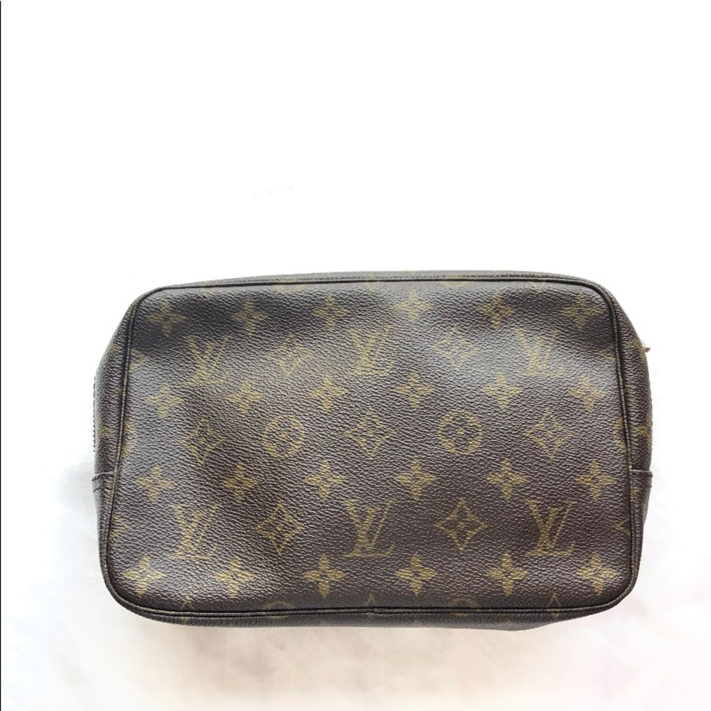 Louis Vuitton trousse 23